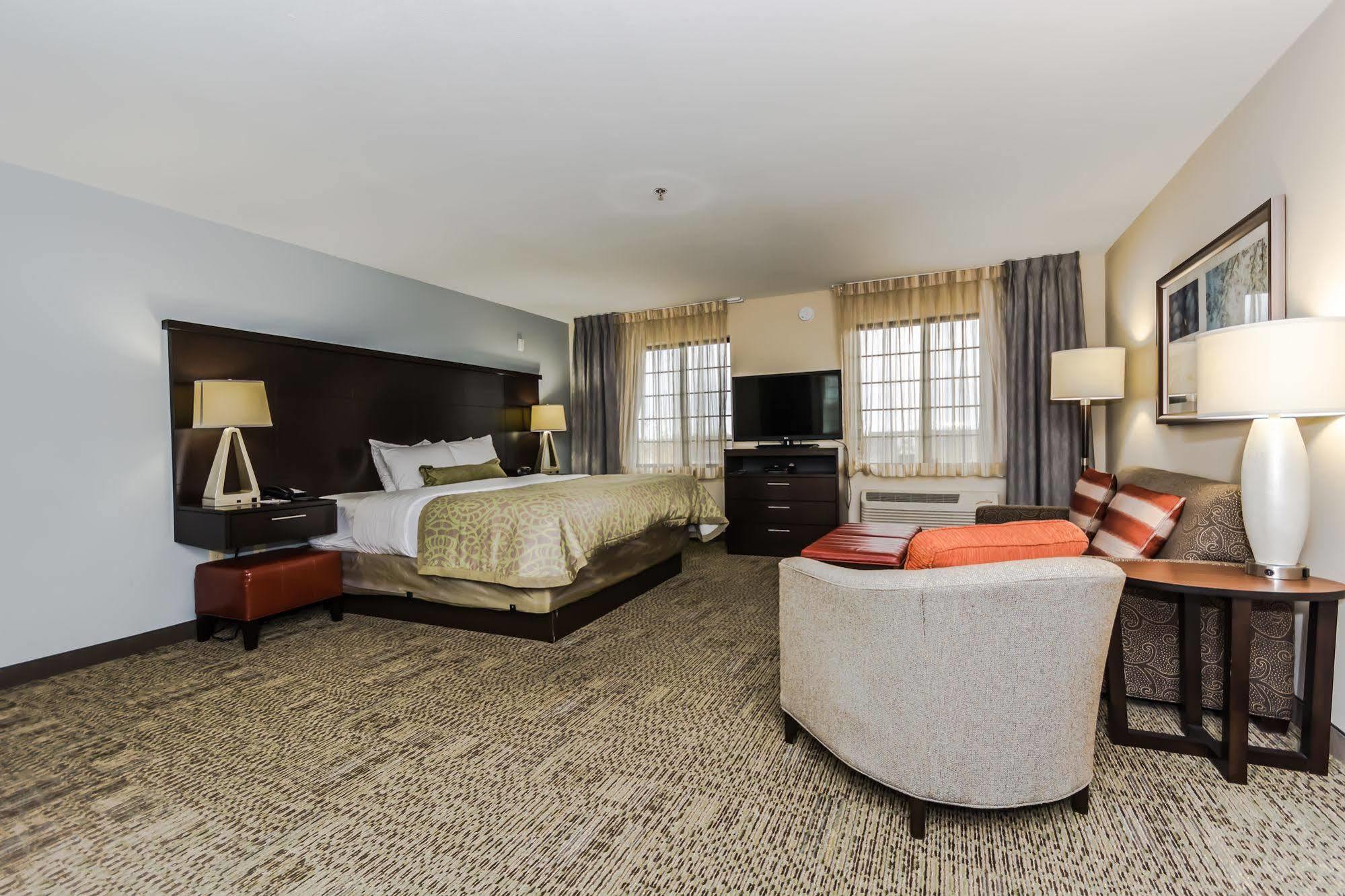 Staybridge Suites Grand Forks By Ihg Exterior photo